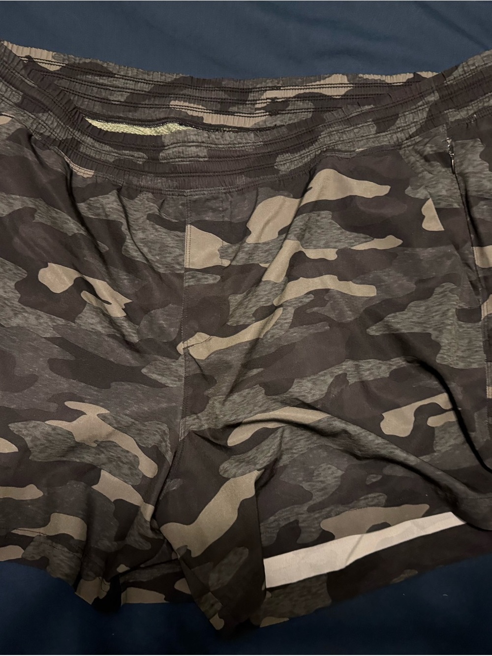 Old Navy Men's/Unisex Camo Athletic Shorts in Black and Tan